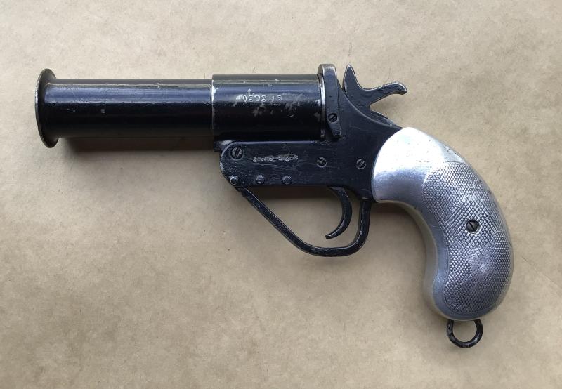 British WW2 PISTOL , SIGNAL IN No1 MK5.