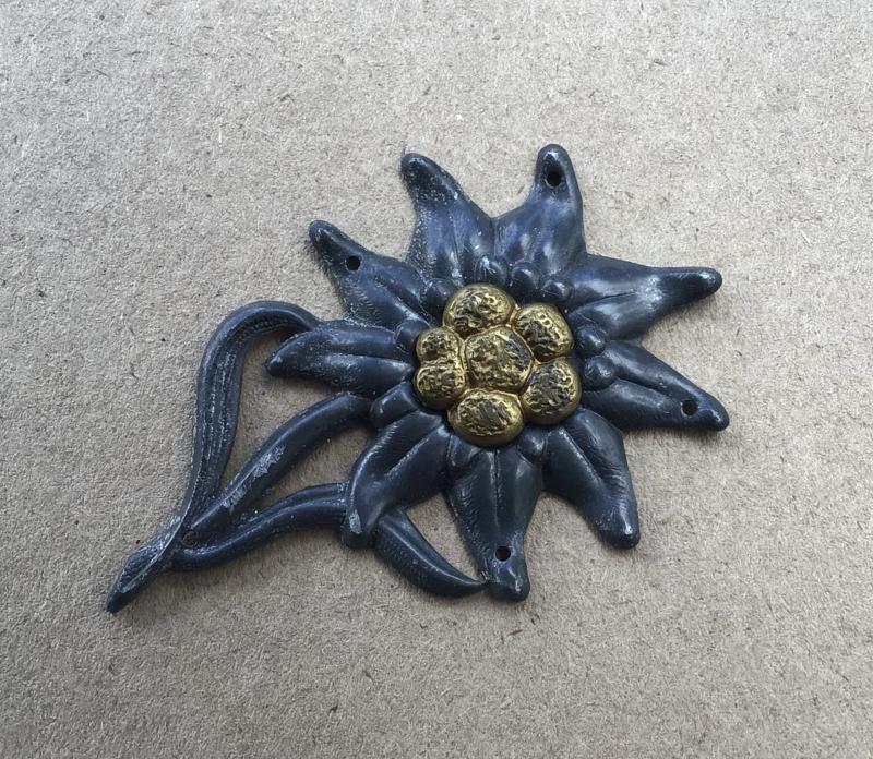 Germany: WW2 Army Edelweiss Hat Badge